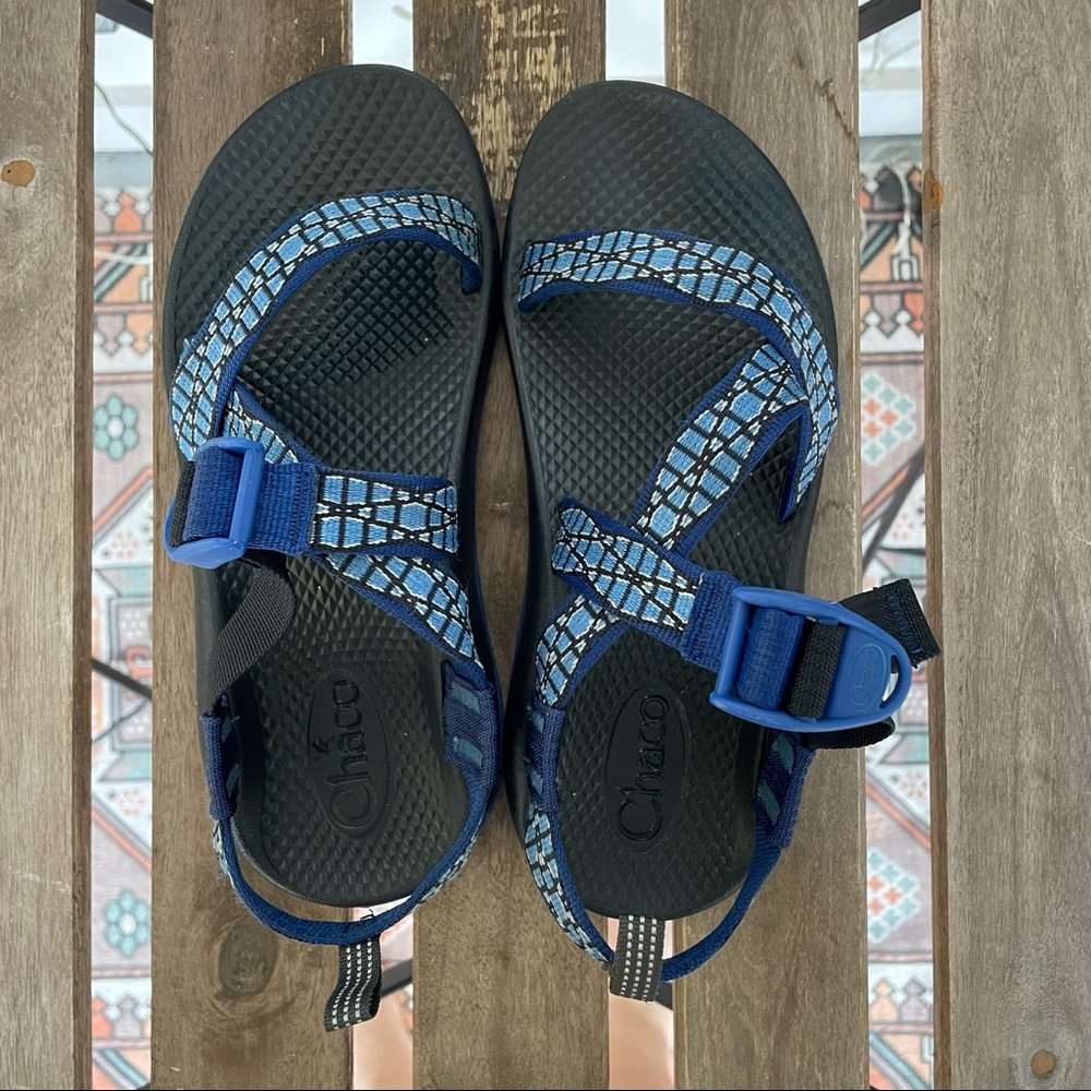 Kids Chaco’s Size 4 Blue